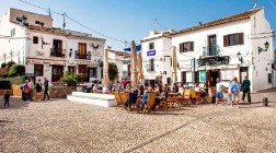 Plaza del casco antiguo de Altea